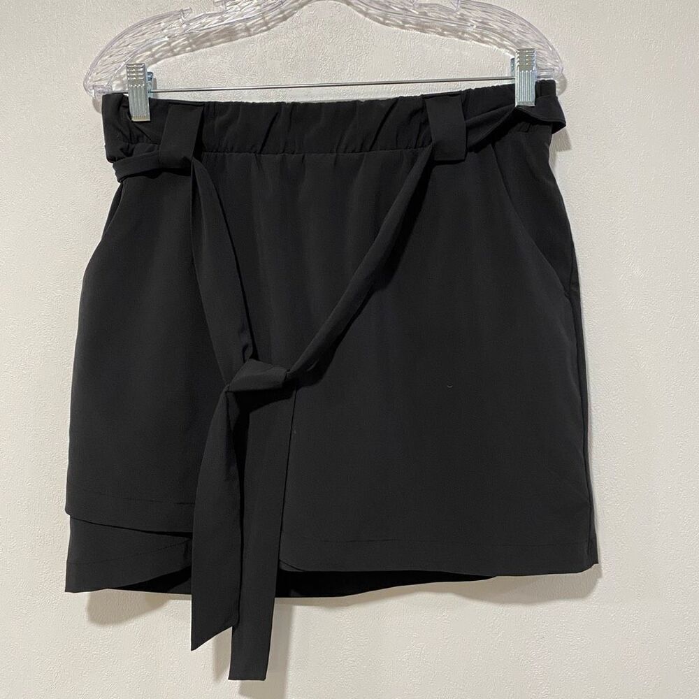 Athleta Black Belted Skort Size Medium Activewear Skirt with Shorts